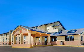 Super 8 By Wyndham Hutchinson